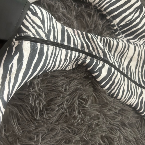 New never worn Journee Collection Boots 
Macy’s Size 6 Tall Riding Boots - Picture 2 of 13